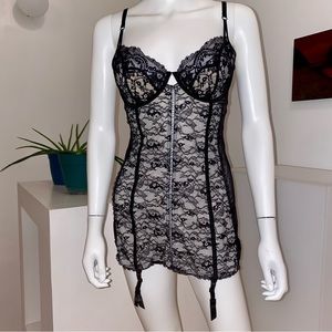 Victoria’s Secret Merry-widow, barely worn, excellent condition!